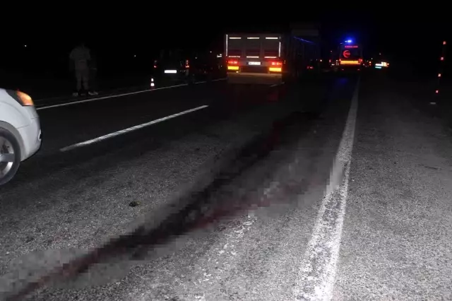 Yolun karşısına geçmeye çalışan yaşlı adama otomobil çarptı