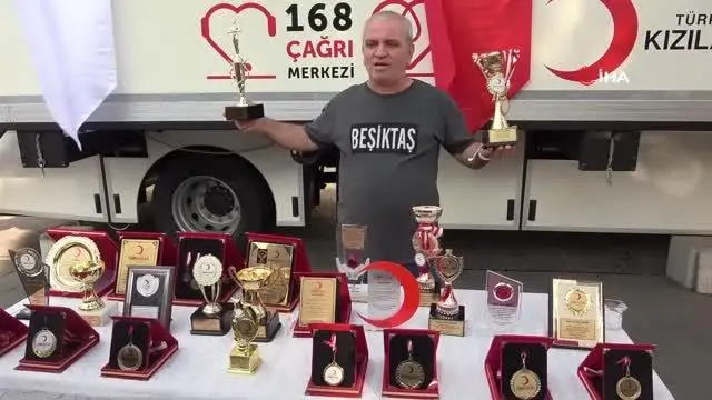 6 dünya rekoru kıran kan bağışçısına plaket