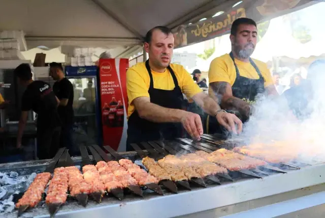 Açılışını Cumhurbaşkanı Erdoğan'ın yaptığı 'Uluslararası Adana Lezzet Festivali'nde 35 ton et tüketildi