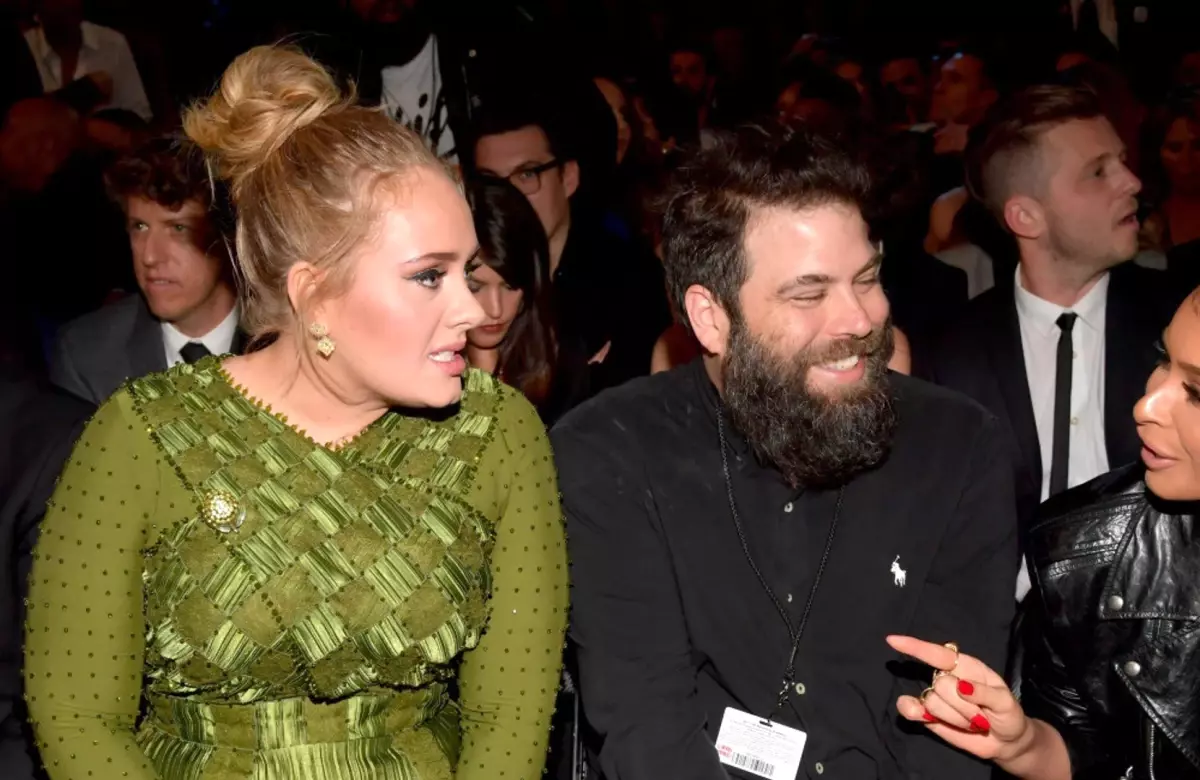 Adele: 'Evliliğim kısa sürdüğü için utanıyorum'