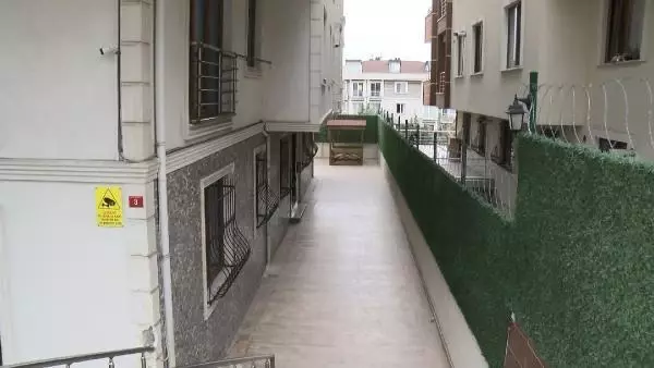 APARTMAN OTOPARKINDAN SES SİSTEMİYLE İNŞAAT MALZEMELERİ ÇALDI