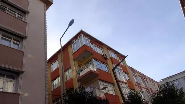 AVCILAR'DA İHMAL İDDİASI: İŞ MAKİNESİNİN DEVİRDİĞİ BETON DİREK CAN ALDI -1