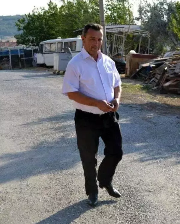 AVCILAR'DA İHMAL İDDİASI: İŞ MAKİNESİNİN DEVİRDİĞİ BETON DİREK CAN ALDI -1