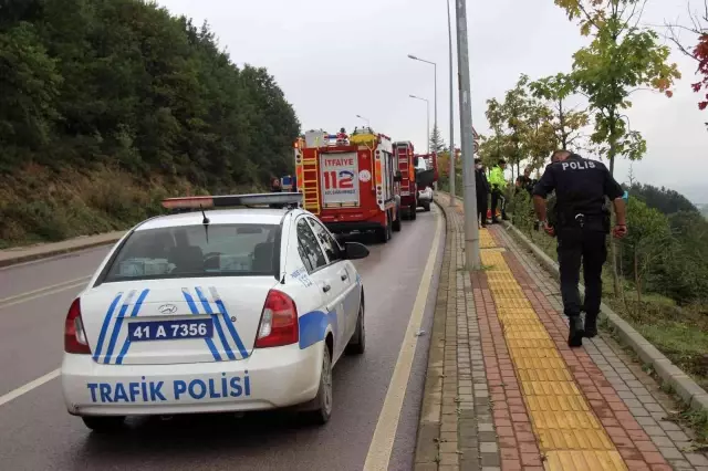 Baba ve oğulun içinde bulunduğu otomobil 10 metre yükseklikten düştü