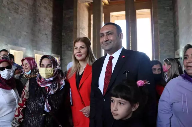 Başkan Yılmaz, Mersin'den 350 kadın ile birlikte Ata'nın huzuruna çıktı