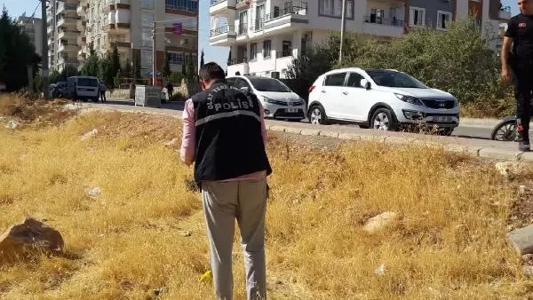 BOŞANMAK İSTEYEN EŞİNİ BOŞ ARAZİYE KADAR KOVALAYIP TÜFEKLE VURDU