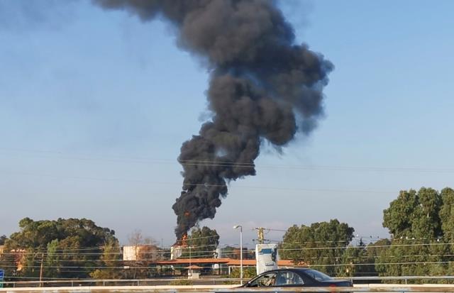 3 günlük elektriği kalan Lübnan'da bir felaket daha! Zahrani Petrol Tesisleri'nde yangın çıktı