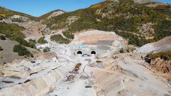 GEMİNBELİ TÜNELİ'NDE IŞIĞA SON 250 METRE