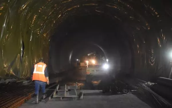 GEMİNBELİ TÜNELİ'NDE IŞIĞA SON 250 METRE