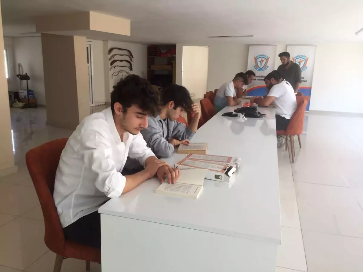 Mersingücü GSK'nın sporcuları kitap kafede buluştu