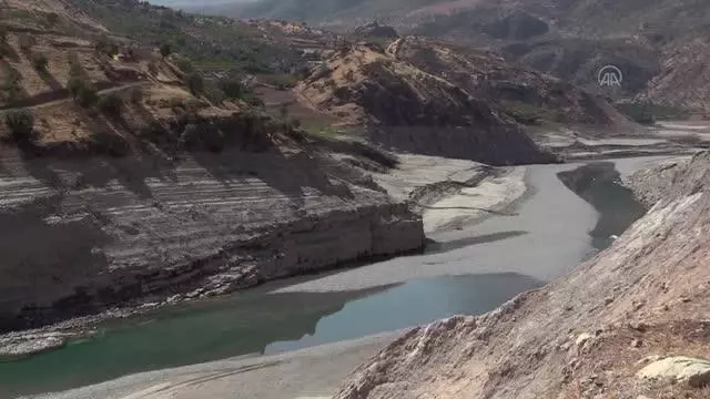 Kuraklık nedeniyle Kezer ve Botan çaylarının dibi gözüküyor