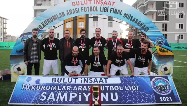 Kurumlar arası maçlarda kupa Esnaf Odasının oldu