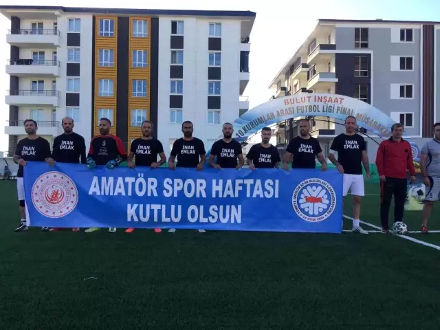 Kurumlar arası maçlarda kupa Esnaf Odasının oldu