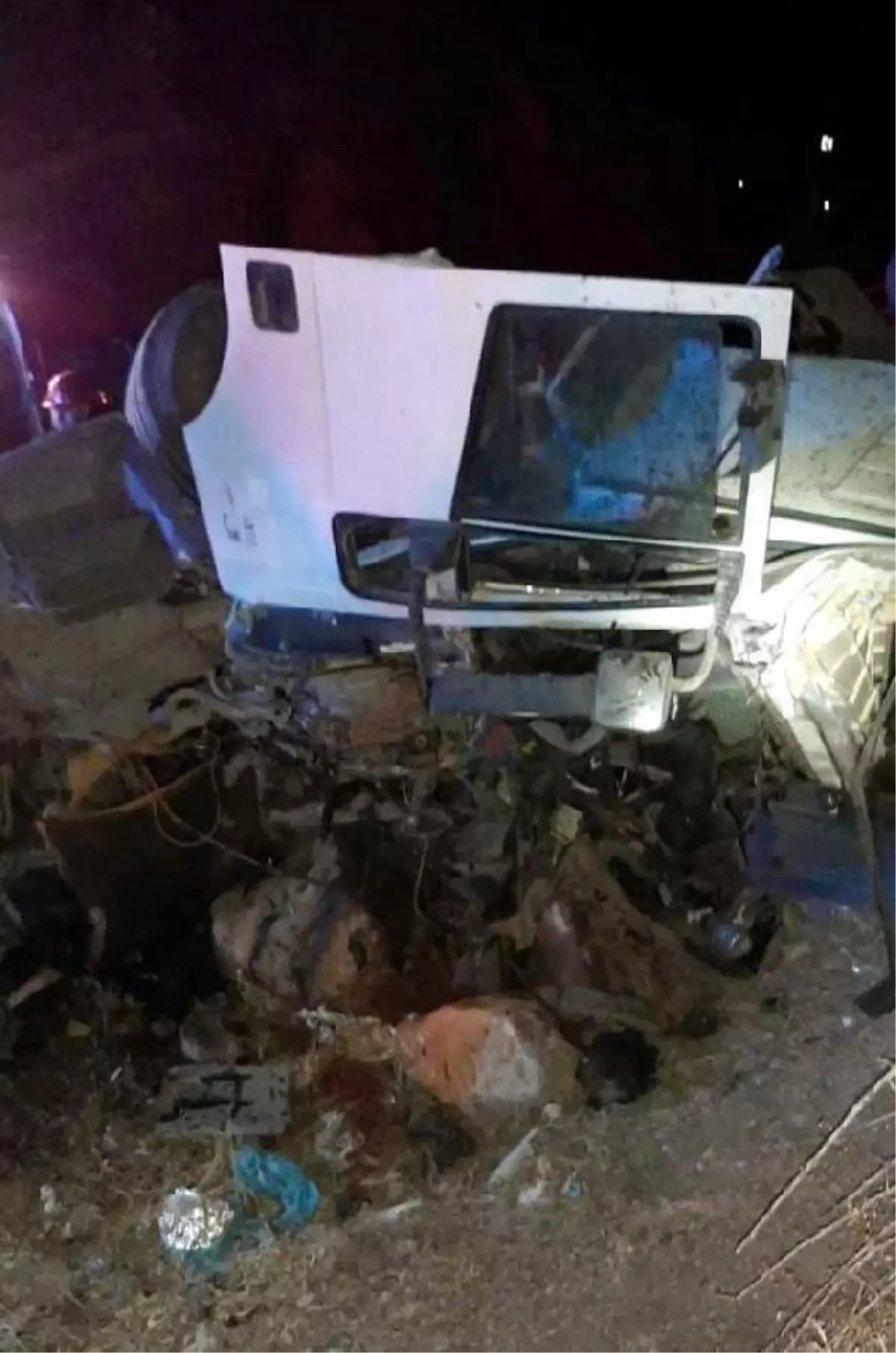 Kütahya'da TIR, şarampole devrildi: 1 ölü, 1 yaralı