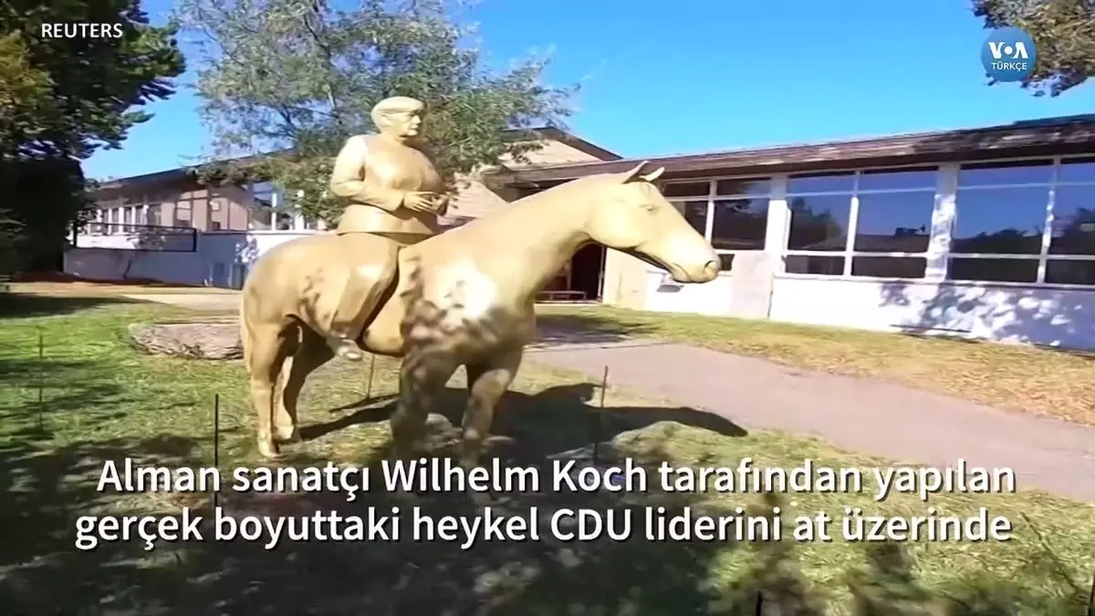Merkel'in Atlı Heykeli