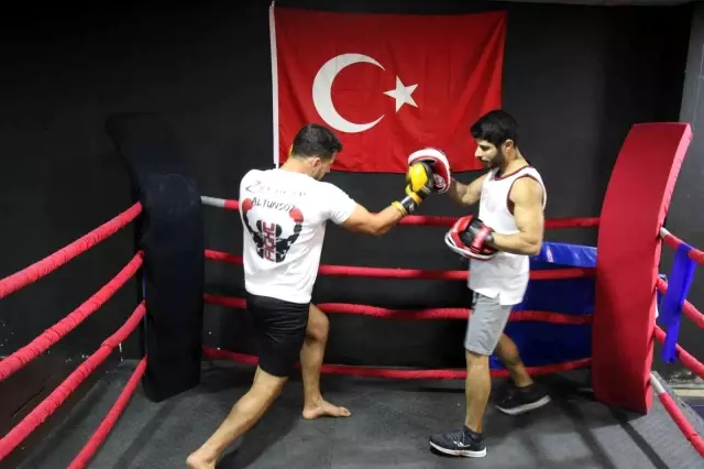Milli kick boksçu gençlere örnek olmak için Mardin'e geldi