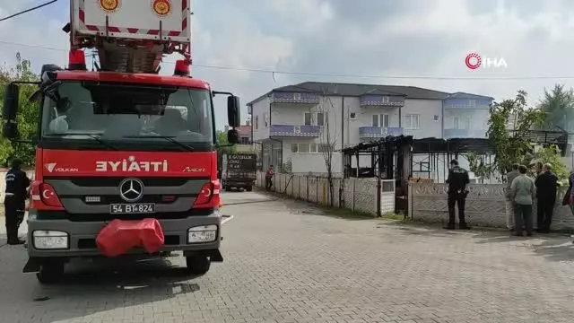 Oksijen makinesinin çıkardığı yangın barakayı küle çevirdi