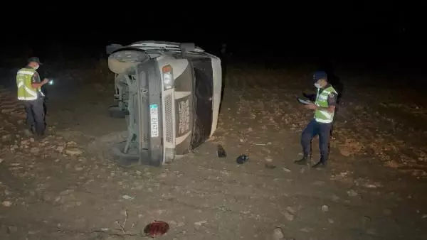 Son dakika haber! ŞANLIURFA'DA ÖĞRENCİ SEVİS MİNİBÜSÜ DEVRİLDİ 1 ÖLÜ, 5 YARALI