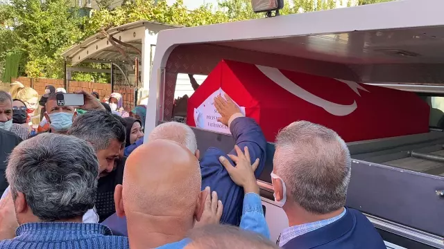 Şehit polis memuru Fatih Doğan, son yolculuğuna uğurlandı (2)