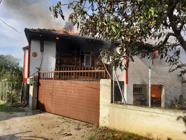 Sinop'ta yaşlı çifti yangından komşuları kurtardı