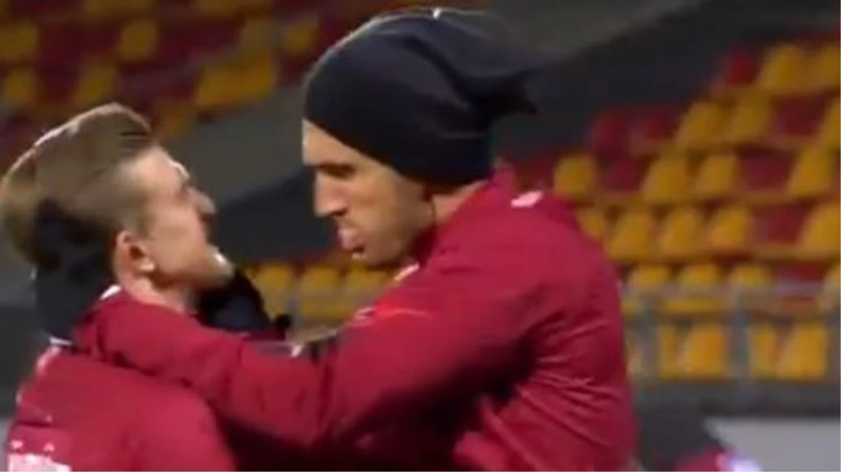 Letonya maçı öncesi Yusuf, Rıdvan'ın boğazına yapıştı! Gerçek saniyeler sonra anlaşıldı