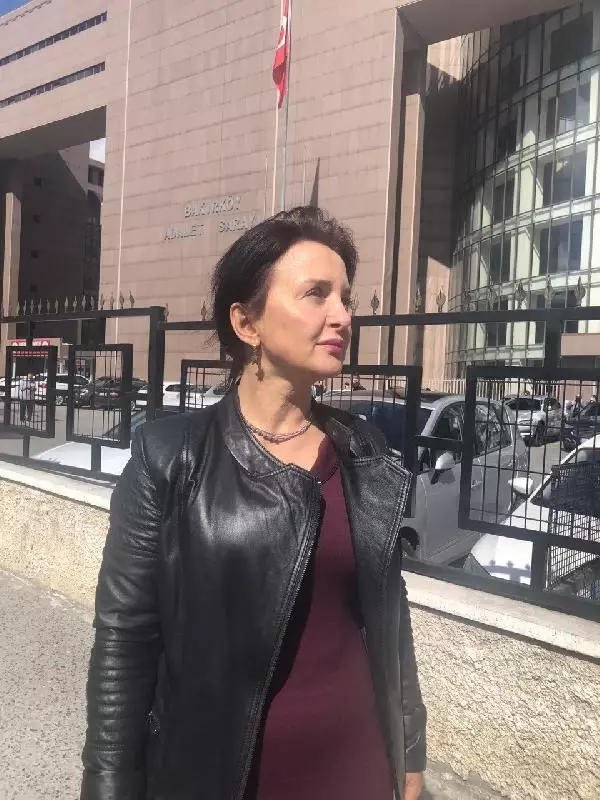 YÜZÜNE DOLGU YAPTIĞI KADININ HAYATINI KARARTAN SAHTE DOKTORA 3 YIL 4 AY HAPİS