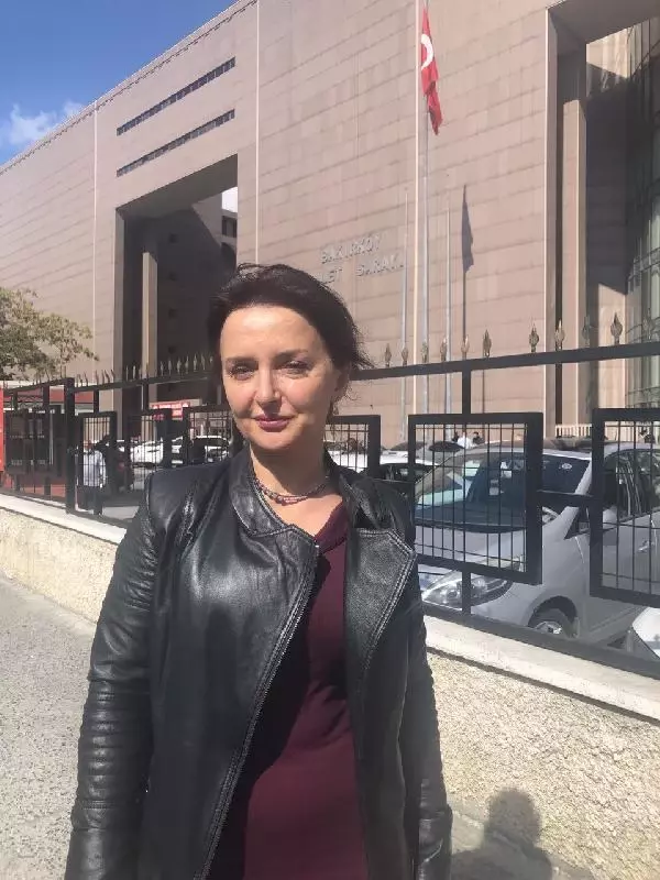 YÜZÜNE DOLGU YAPTIĞI KADININ HAYATINI KARARTAN SAHTE DOKTORA 3 YIL 4 AY HAPİS