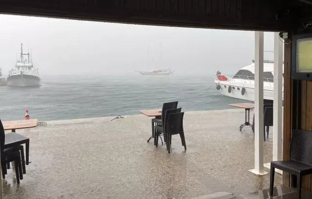 Bodrum'da sağanak ve kuvvetli rüzgar etkili oluyor
