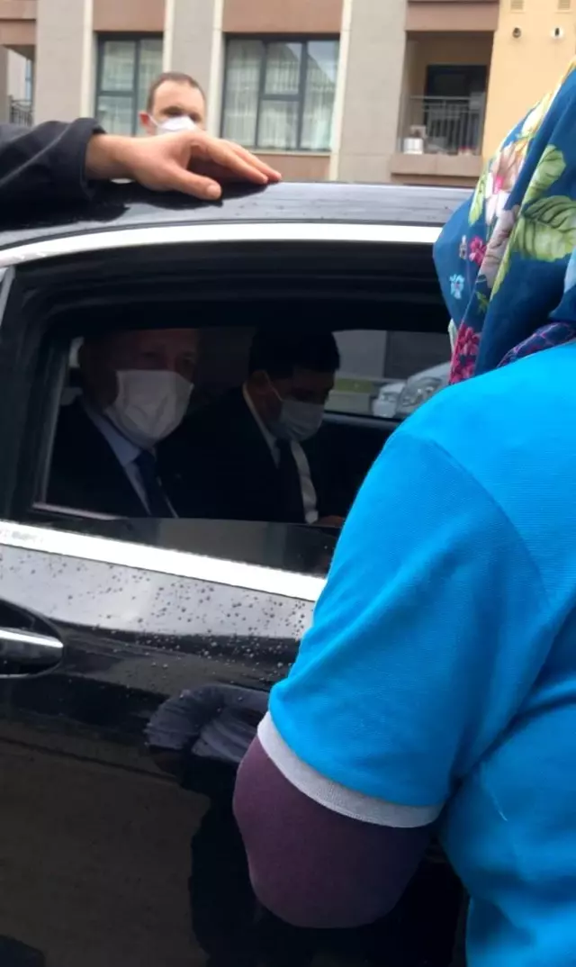 Son dakika haberleri... Cumhurbaşkanı Erdoğan, kendisini selamlayan vatandaşlarla sohbet etti