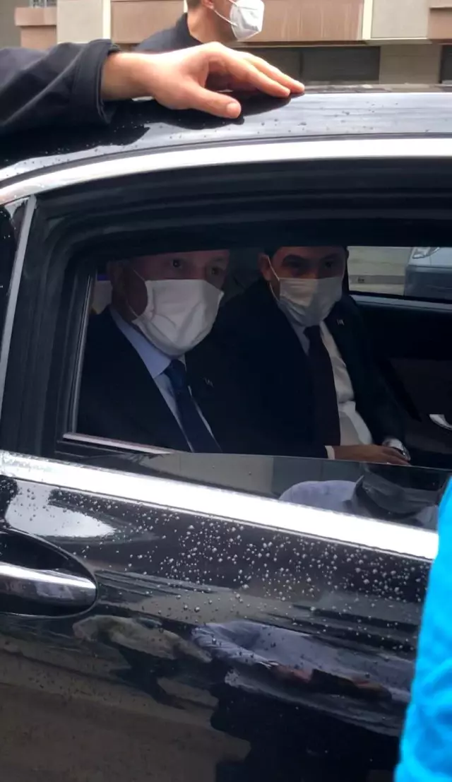 Son dakika haberleri... Cumhurbaşkanı Erdoğan, kendisini selamlayan vatandaşlarla sohbet etti