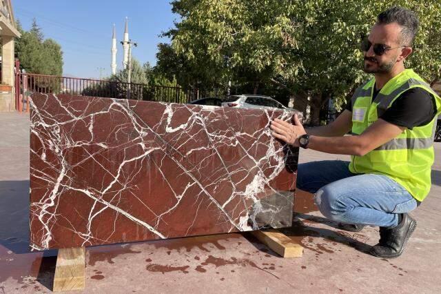 Dünyada sadece Türkiye'de üretilen 'Elazığ vişne' mermerine sipariş yağıyor