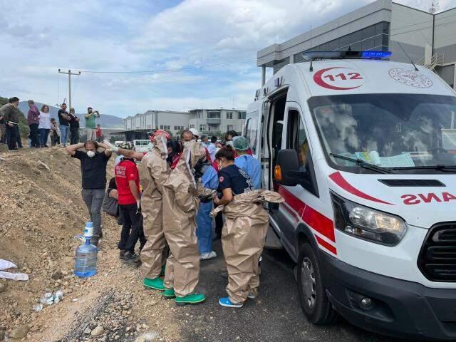 Bursa'da kimya fabrikasında meydana gelen patlamada 1 işçi öldü, 3 işçi yaralandı Bursa'da kimya fabrikasında meydana gelen patlamada 1 işçi öldü, 3 işçi yaralandı