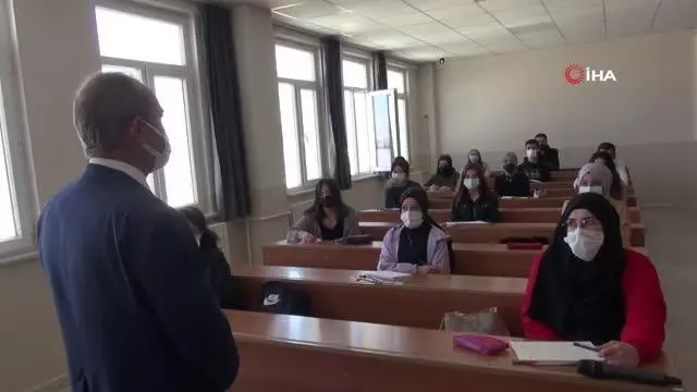 Hasret bitti, öğrencileri ile buluştu