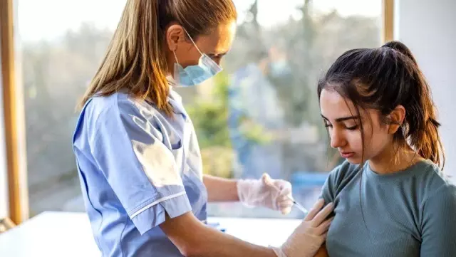 İngiltere Parlamentosu'nun Covid raporu: 'Hükümetin ilk dönemdeki politikaları, kamu sağlığı alanında en büyük başarısızlıklardan biri'