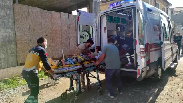 Kırılan inşaat iskelesinden düşen 2 işçi kişi yaralandı