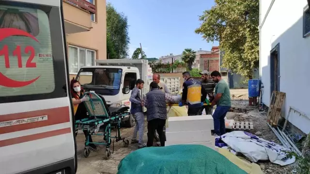 Kırılan inşaat iskelesinden düşen 2 işçi kişi yaralandı