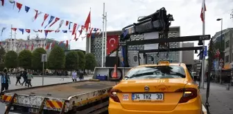 İstanbul Emniyet Müdürlüğü: İstanbul'da turisti kabul etmeyen taksi, trafikten men edildi İstanbul Emniyet Müdürlüğü: İstanbul'da turisti kabul etmeyen taksi, trafikten men edildi