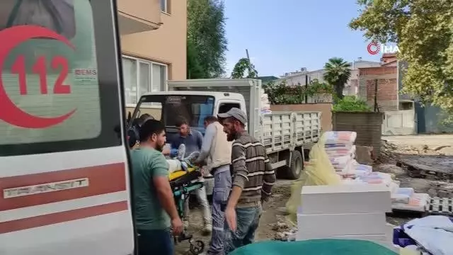 Kırılan inşaat iskelesinden düşen 2 işçi kişi yaralandı