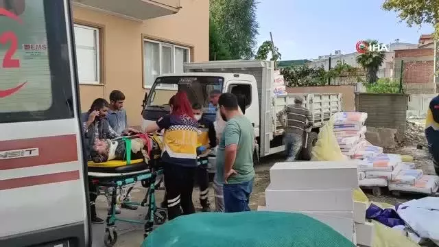 Kırılan inşaat iskelesinden düşen 2 işçi kişi yaralandı