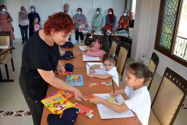 Kız çocukları, atölye etkinlikleriyle öğrenirken eğlendi