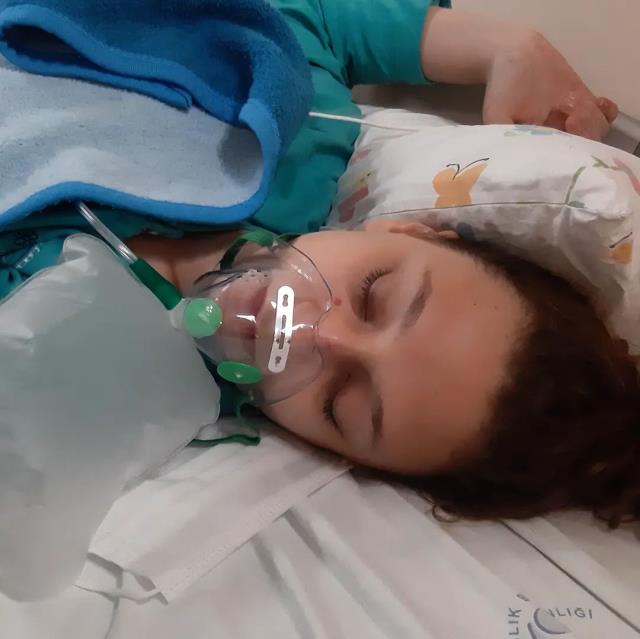 Kızı 2 günde 2 ameliyat olan Mehtap Taşkıran "Çocuğum ölecek" deyip Sıhhat Bakanlığı'ndan yardım istedi