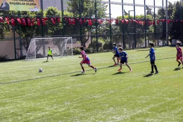 Mersin'de Atatürk'ü Anma 10 Yaş Futbol Turnuvası başladı