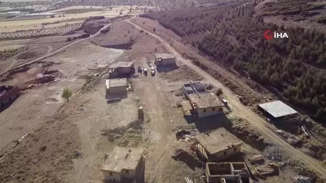 Sonsuz Şükran Köyü'ne ev yaptıran yönetmen Taşdiken, yılın yarısını köyünde geçirecek