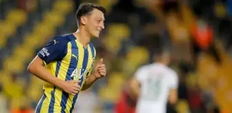 Mesut Özil herkesin merak ettiği soruyu sordu! Paylaştığı oylamaya katılım çığ gibi