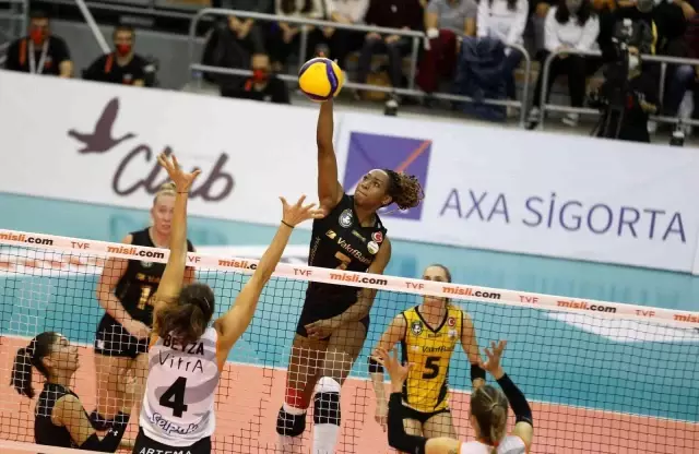 Sultanlar Ligi: Eczacıbaşı Dynavit: 2 - VakıfBank: 3