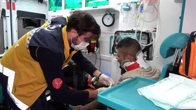 Kırıkkale'de iki otomobil kafa kafaya çarpıştı: 4 yaralı
