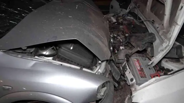 Kırıkkale'de iki otomobil kafa kafaya çarpıştı: 4 yaralı