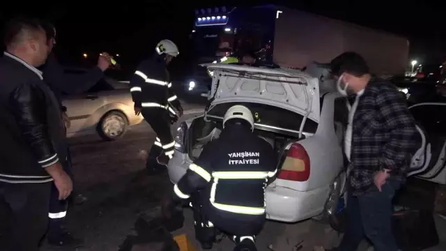 Kırıkkale'de iki otomobil kafa kafaya çarpıştı: 4 yaralı