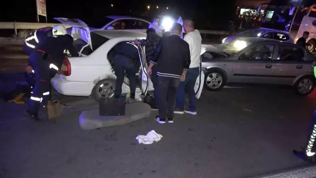 Kırıkkale'de iki otomobil kafa kafaya çarpıştı: 4 yaralı