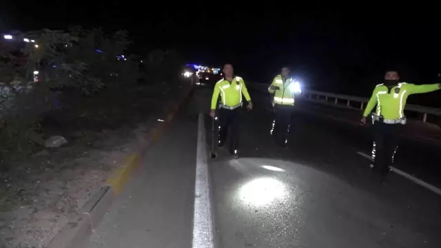 Kırıkkale'de iki otomobil kafa kafaya çarpıştı: 4 yaralı